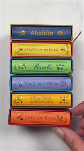 Disney mini books 📚🤭 a mini library in the making @Hachette Partworks Ltd #disneybooks #minature #disneyclassics #collection #disneygirl