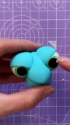 Super cute caterpillar and dragonfly cake 💗 | Zoe's Fancy Cakes