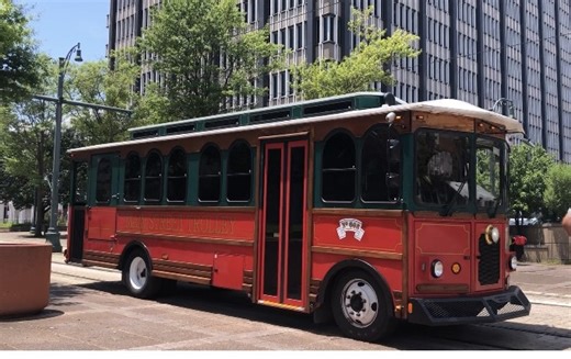 Trolley bus running downtown after years-long absence