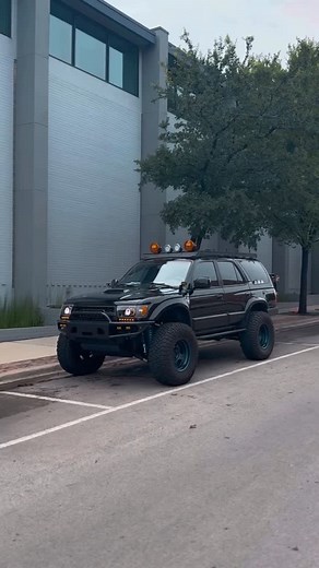Offroad Parts & Accesories on Instagram: "Trail ready💪 @tx.rippa #3rdgen4runner #4runner #4runnermods #srqfabrications #toyota4runner #toyotausa #4runneroffroad #4runnerlifestyle #tacoma #tundra #landcruiser"