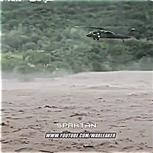 Soldier Saves Girl From Flood In Honduras #fakeguns #sof #specialforces #honduras #flood #rescue #military #soldiers #foryoupage #foryou #fyp #viral #makethisgoviral #makethisblowup