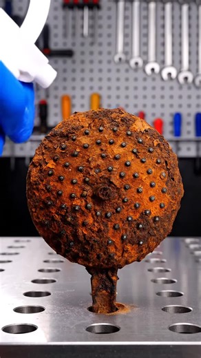 The foam on this rusty shower head is INSANE! Watch this instant transformation. What color foam did you see? Drop a 🧪 if satisfying! #rustremoval #satisfying #chemicalreaction #beforeandafter #shorts