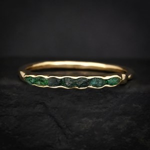 Slim Raw Emerald Band Ring. Rustic Organic Alternative Unique Raw Rough Uncut Deep Dark Green Natural Genuine Emerald Wedding Band Ring - Etsy