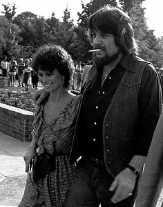 Jessi Colter On The Horror Of Watching Waylon Jennings Come Off Drugs Cold Turkey: “Every Bone Screamed Out In Anguish”
