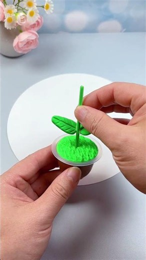Learn to make a sunflower with clay in 20 seconds #diy #adorablecrafts #craft