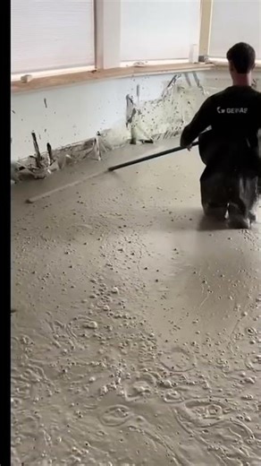 Manual concrete floor leveling process in room #shorts