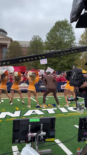 Newest member of The Tennessee Dance Team, Jordan Rodgers?! @sec #SecNation #JordanRodgers #UTvUGA #Vols