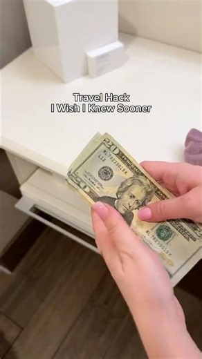Brilliant safety travel hack for pickpockets and theft protection 😊 #travelsmart #travelhacks