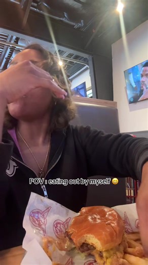 This is your sign to go eat out by yourself . i can eat like a pig in peace 🫡