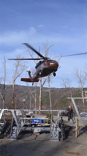 Another day with the chopper! 🚁 Anakeesta’s construction continues this week as the new Crystal Express gondola towers are being installed. Our team is right on track for a spring opening with a date announcement coming soon. 📆 Want to find out more about our construction plans? Click the link in bio. 📲#anakeesta #smokymountains #gatlinburg #tnsoundsperfect | Anakeesta