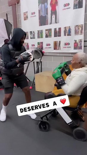 #nevergiveup | AMAZING LADY LETTING HER HANDS GO | #boxing #boxinguk #boxingusa #ukboxing #boxen #boxeo #boxingday