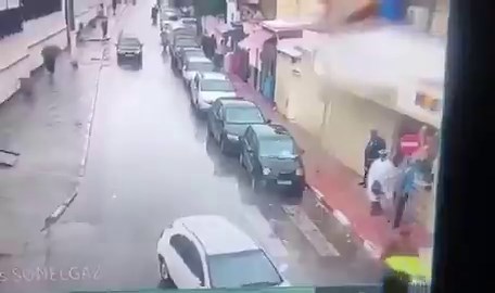 [ 🇩🇿 ALGÉRIE ]🔸 Deux terroristes équipés de ceintures explosives ont tenté d’attaquer un commissariat et un complexe sportif à Blida, à environ 50 km d’Alger, alors que le pape Léon XIV était en visite dans le pays. Il s’agit de la première attaque dans le pays depuis 2017.