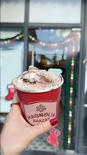 How Magnolia Bakery Makes $2.4 MILLION A Month! 🍌💸 #shorts #entrepreneur #hotdog #business
