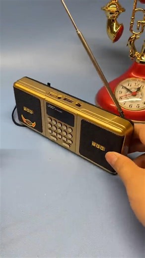 This isn’t just a radio… it’s pure nostalgia with a modern twist 📻✨ #NanoTechByte #Radio