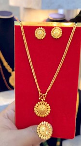 New arrival !! Top Locket Chain ani Authi set !! कृपया थप जानकारी को लागि अनि अर्डर गर्नलाई मेसेजमा आफ्नो नाम ,ठेगाना अनि नम्बर पठाउनुहोला अथवा हामीलाई निम्न नम्बर मा सिधै call गर्नुहोला ☎️9801827891 | hunchha.com