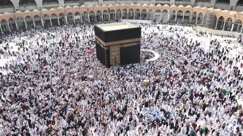 Au cœur de l'Islam : un drone capture la majesté spirituelle de La Mecque