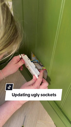 DIY: How to Safely Swap an Electrical Socket Front