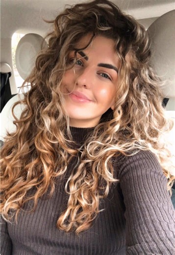 Embracing Curls: A Gym Girl's Style Guide