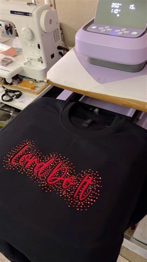 Shout out to Patrice at Craftable Things for teaching us how to make bling embroidery files. 💕