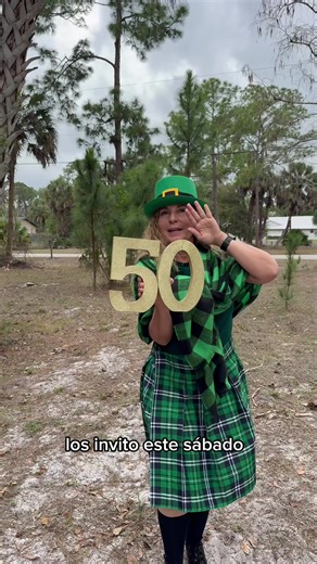 🍀🎉 St. Patrick’s Day Parade en Naples, Florida Cada año nuestra ciudad celebra este desfile lleno de alegría y tradición. Este año estuvo a punto de cancelarse, pero gracias a la generosidad de muchas personas de la comunidad se está celebrando el 50 aniversario de esta hermosa tradición. 💚 Es un evento familiar donde podrás disfrutar de: 🎺 Bandas musicales 🚗 Autos decorados de verde 🎁 Personas y negocios locales compartiendo información 🎉 Un ambiente lleno de energía y celebración 🪑 Tip