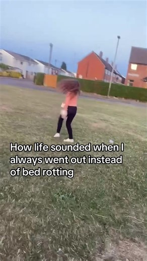 𝓝𝓪𝓷𝓬𝔂 (@nancy.shannx)’s video of bed rotting