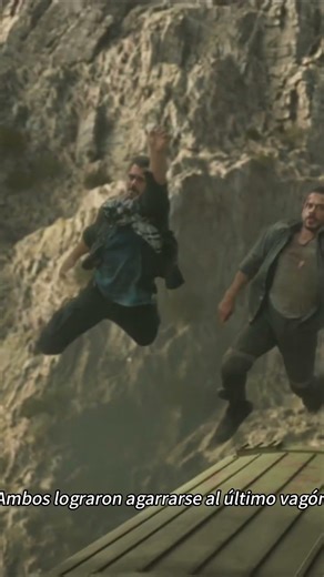 Dos agentes secretos de élite entraron a la bóveda.#movie