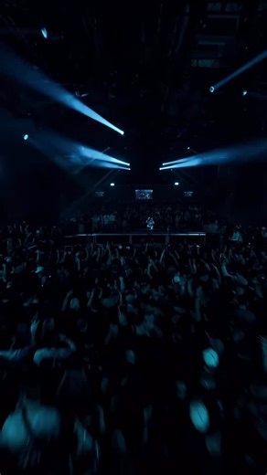 TOBEHONEST on Instagram: "CHICAGO HOLY F***🔥 UNREAL ENERGY! WINDY CITY NEVER DISAPPOINTS . . FULL SET COMING SOON 👀 . . @radiuschicago @chrislake 🤞 the best . . ID- No Lames with @pedroztheboy . . 📸 - @colewarner"