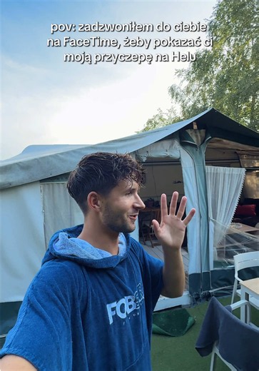 przed nami weekend pełen kitesurfingu! 🏄🏽‍♂️🪁 kocham półwysep Helski i sam chciałbym mieć kiedyś tutaj taką swoją przyczepę 👀🙌🏽