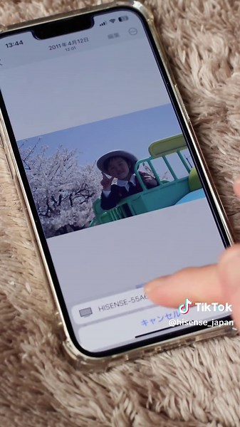 スマホ内の写真や動画をテレビに映せば、大切な人との思い出を大画面で楽しめる📷 操作も簡単なので、心配ご無用です😉 📍製品情報はこちら！ 4K液晶テレビ55 A6K #ハイセンス #Hisense #テレビ #写真 #思い出 #商品紹介 #家電 #家電紹介 #テクノロジー