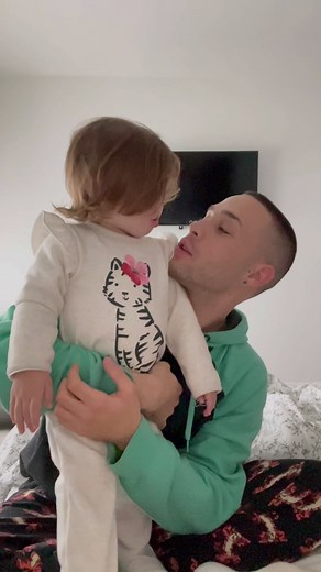 Blog 56📝❤️ Mañanita de lunes con nosotros, día lluvioso, voy a comprar cositas para mi mujer, nos llega paquete de Dodot… ☔️📦👨‍👩‍👧‍👦❤️😍!! Más sobre nosotros en mi instagram @javisoria.5 ✌🏼#viral #parati #padresjovenes #fyp #paternidad #familiajoven #amor #rutinadiaria #tiktokrutina #nuestrodiaadia #dialluvioso