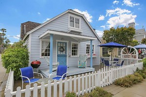 Newport Beach Vacation Rental | Great Value! Classic Cottage on Balboa Island, Walk to Beach/Marine Ave, Corner Lot, Spacious Patio |  Cottage Rental