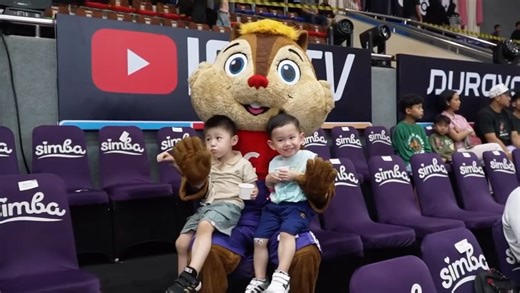 Simba Cereal Indonesia on Instagram: "SIMBA hadir sepenuhnya untuk mendukung @rans.simba.basketball! 🏀💜 Bukan cuma untuk memberi semangat ke Purple Gang tapi juga membagikan kebahagian disana! Mulai dari booth SIMBA yang bisa kamu kunjungi, cobain langsung sereal juara, sampai Dcrepes yang siap jadi teman ngemil sebelum pertandingan dimulai🔥🤩 Semoga @rans.simba.basketball tampil solid di musim ini dan bisa melaju jauh hingga jadi juara 💪🔥 Karena SIMBA selalu jadi dukungan terbaik di setiap