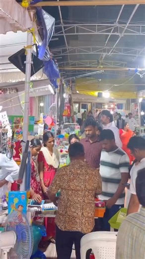 Guntur Nandini Vlogs on Instagram: "పోచంపల్లి, మంగళగిరి చీరాల శారీస్ & డ్రస్ మెటిరియల్స్ ఉప్పాడ, నారాయణపేట, గద్వాల్, మాధవరం, ధర్మవరం, పట్టుశారీస్, కాశ్మీరీ శారీస్, కాశ్మీరీ డ్రెస్ మెటీరియల్స్ కాంగీ శాస్స్, వార్డ్స్ డ్రెస్ మెటీరియల్స్ బాగల్పూర్ శారీస్ & డ్రెస్ మెటీరియల్స్, కలకత్తా జామ్ ధానీ వర్క్ శారీస్, కాంత వర్క్ రీస్ & డ్రస్ మెటీరియల్స్, బంధినీ శారీస్ & లెహెంగాస్ & గాగ్రాస్, బంజారా బ్లౌజ్ పీసెస్, లక్నో చికాన్ టాప్స్, & వర్కు శారీస్, బెంగాళీ కాటన్ శారీస్, వరంగల్, టవల్స్, తిరుపూర్ టీ షర్ట్స్, నై