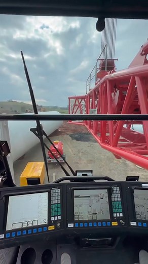 Let's take a tour of this massive mobile crane! 📷 transportesygruasaguado 🏗️ LG1750 SX3 - LiebherrConstruction | Associated Wire Rope Fabricators, INC