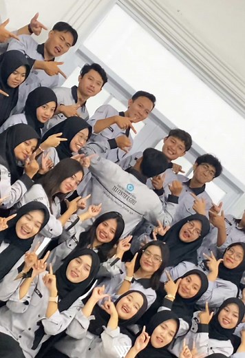 Mau foto grup banyakan kaya gini? Di wicostudio bisa sampai 100 orang yaa.. Mau bareng seangkatan, bareng se kantor atau se geng besar . BISA !! Info & Booking : 0895355254711