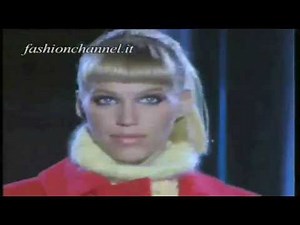 EMMA SJOBERG CATWALK VERSACE AUTUMN WINTER (MILÁN) 1991-1994.