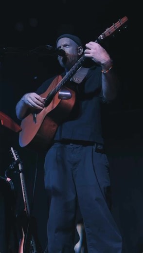 Exploring Newton Faulkner's Live Music Performances