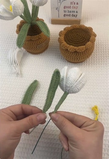 Handmade crochet plant assembly details. #crochet#crochettok#grannysquare#arteora#etsyseller