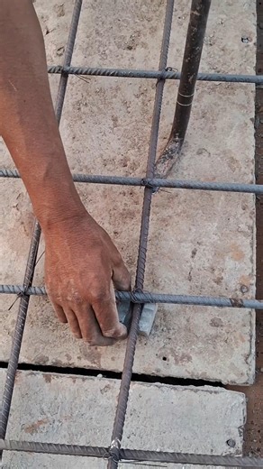 How to Place Concrete Cover Blocks in Slab Reinforcement | ConstructionTips#construction#shorts#tips
