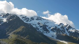Panning the peak of mount Cook