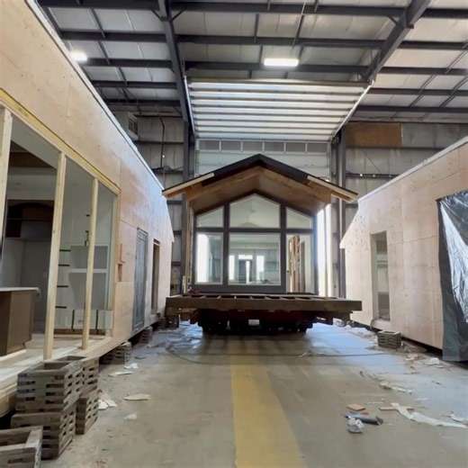 This is a pretty cool video of a Western Modular Home being craned onto the foundation. And what a view! 💙🥰 Come check out our amazing show homes in Nisku! Open M-F 9-5:30 and Saturdays from 11-4. Visit our website to see our plans. https://westernmodular.com/ #35years #35thanniversary #customhome #westernmodularhomes #jasper #nisku #leduc #edmonton #reddeer #camrose #grandeprairie #sherwoodpark #draytonvalley #fortmcmurray #stpaul #alberta #yeg #modularhome #newconstruction #customhomes | Wes