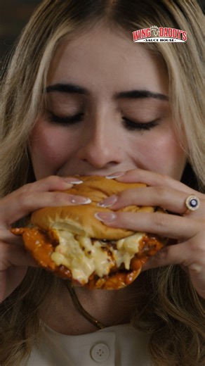Make your week epic with the Wing Daddy's Smash Burgers❗Mac & Cheese, Hatch Green Chile, or Sauce House - what's your first choice? 🍔 Tap here to order: http://www.wingdaddys.com 🐔 #smashburgers #freshneverfrozen #wingsburgersandmore #morethanjustwings #texasfoodies #wingacrosstexas #elpasoowned #elpaso #wingdaddys #wingdaddyssaucehouse | Wing Daddy's Sauce House