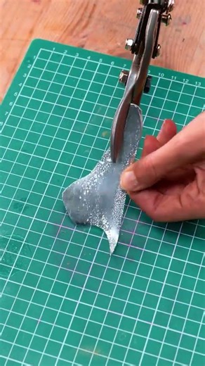 Making a vinyl record ring! 💎🎵 #jewelry #music