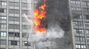 1 dead, 8 taken to hospitals in Chicago high-rise fire