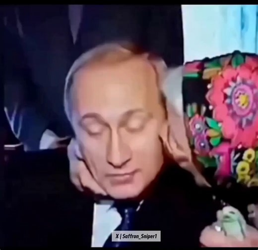 No one can touch Putin,but no protocol can stop a teacher from meeting her beloved student☺️A gentle moment as Putin’s teacher expresses her affection for her student, who is still a kid to her❤️Just look at the frozen expression of Putin❤️