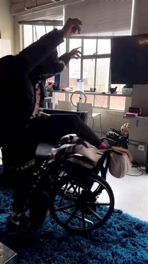 This is what you get for having me think you was really jump roping in a full wheel chair…thanks for the TV. ♿️🥷🏾🥾📺 • #phony #wheelchair #stomp #jumpropetricks #freetv