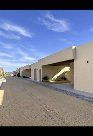 Discover Las Vistas Altaona, a place where your home supports a healthier, more balanced way of living in southern Spain. 🏡 3 Bedrooms | 3 Bathrooms | Contemporary U-shape design 🌄 Private garden and pool with open mountain views, designed for calm and outdoor living 🌱 A energy efficiency for comfort and wellbeing year-round 🛡️ 24/7 security in a peaceful natural environment 🚗 Close to Murcia city, airport and leading healthcare facilities Live surrounded by nature, light and space, in a se
