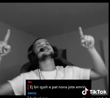 Like chatiii#ometv #fyp #viral #live #fanpage @Donche