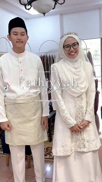 Membalas @anotherlul Setiap fitting merupakan moment di mana calon pengantin melihat pantulan dirinya dicermin yang gak akan lama akan mewujudkan impiannya🤗 Oleh sebab itu Filiz Islamic Bride selalu berusaha memberikan pelayanan penuh perhatian dan kenyamanan yang membuat calon pengantin serta keluarga merasa istimewa 💕 #jadibaikbareng #filizislamicbride