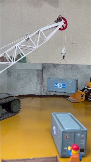 【ラジコン重機】クレーン車で100均コンテナー移動【RC Mobile crane 】#はたらくくるま